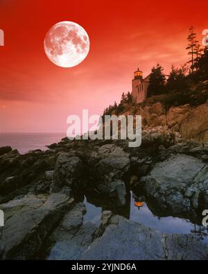 ROCK POOL BASS HARBOR HEAD LEUCHTTURM ACADIA NATIONAL PARK MAINE USA Stockfoto