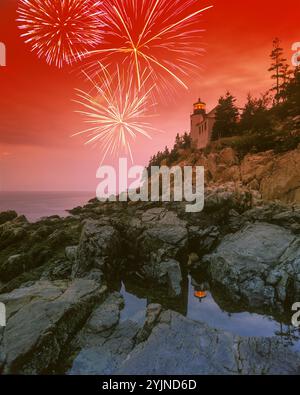 ROCK POOL BASS HARBOR HEAD LEUCHTTURM ACADIA NATIONAL PARK MAINE USA Stockfoto