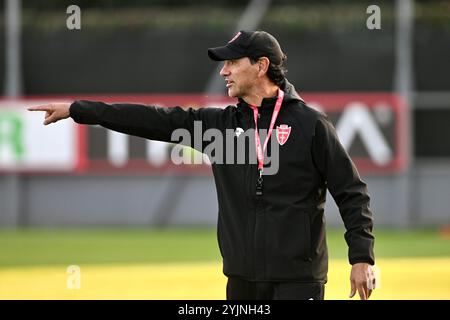 Monza, Italien. November 2024. AC Monzas Cheftrainer Alessandro Nesta während des Trainings im Centro Sportivo Silvio und Luigi Berlusconi-Monzello in Monza, Italien - Freitag, 15. November 2024. Sport - Fußball (Foto AC Monza/LaPresse von Studio Buzzi) Credit: LaPresse/Alamy Live News Stockfoto