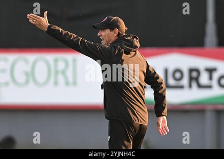 Monza, Italien. November 2024. AC Monzas Cheftrainer Alessandro Nesta während des Trainings im Centro Sportivo Silvio und Luigi Berlusconi-Monzello in Monza, Italien - Freitag, 15. November 2024. Sport - Fußball (Foto AC Monza/LaPresse von Studio Buzzi) Credit: LaPresse/Alamy Live News Stockfoto