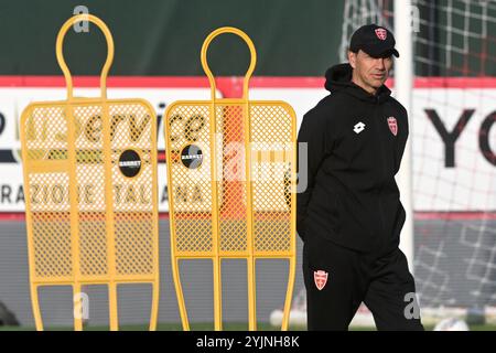 Monza, Italien. November 2024. AC Monzas Cheftrainer Alessandro Nesta während des Trainings im Centro Sportivo Silvio und Luigi Berlusconi-Monzello in Monza, Italien - Freitag, 15. November 2024. Sport - Fußball (Foto AC Monza/LaPresse von Studio Buzzi) Credit: LaPresse/Alamy Live News Stockfoto