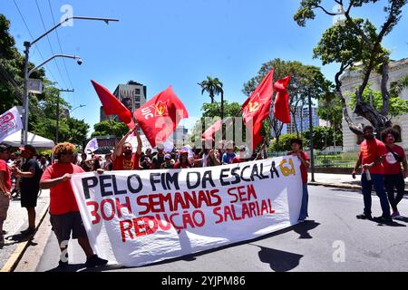 Recife, Brasilien. November 2024. Arbeitsstunde Woche. Die Gruppe versammelte sich im Parque 13 de Maio in der Innenstadt von Recife und marschierte weiter durch die Straßen des Stadtzentrums. Luftbilder. Quelle: João Carlos Mazella/FotoArena/Alamy Live News Stockfoto