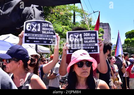 Recife, Brasilien. November 2024. Arbeitsstunde Woche. Die Gruppe versammelte sich im Parque 13 de Maio in der Innenstadt von Recife und marschierte weiter durch die Straßen des Stadtzentrums. Luftbilder. Quelle: João Carlos Mazella/FotoArena/Alamy Live News Stockfoto