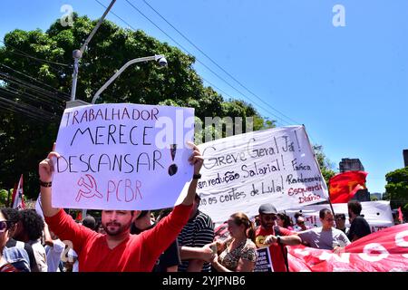 Recife, Brasilien. November 2024. Arbeitsstunde Woche. Die Gruppe versammelte sich im Parque 13 de Maio in der Innenstadt von Recife und marschierte weiter durch die Straßen des Stadtzentrums. Luftbilder. Quelle: João Carlos Mazella/FotoArena/Alamy Live News Stockfoto