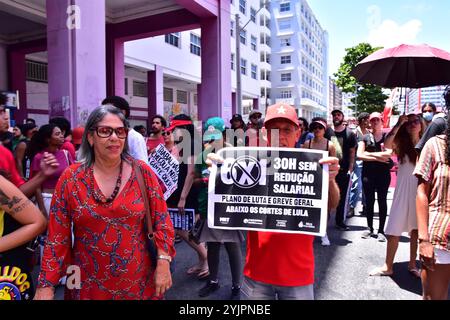 Recife, Brasilien. November 2024. Arbeitsstunde Woche. Die Gruppe versammelte sich im Parque 13 de Maio in der Innenstadt von Recife und marschierte weiter durch die Straßen des Stadtzentrums. Luftbilder. Quelle: João Carlos Mazella/FotoArena/Alamy Live News Stockfoto