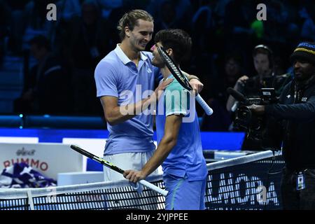 Alexander Zverev (DE) und Carlos Alcaraz (ESP) am 6. Tag des Nitto ATP Finals 2024 in der Inalpi Arena am 15. November 2024 in Turin, Italien. Stockfoto