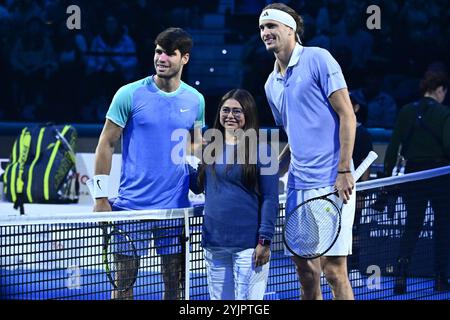 Alexander Zverev (DE) und Carlos Alcaraz (ESP) am 6. Tag des Nitto ATP Finals 2024 in der Inalpi Arena am 15. November 2024 in Turin, Italien. Stockfoto