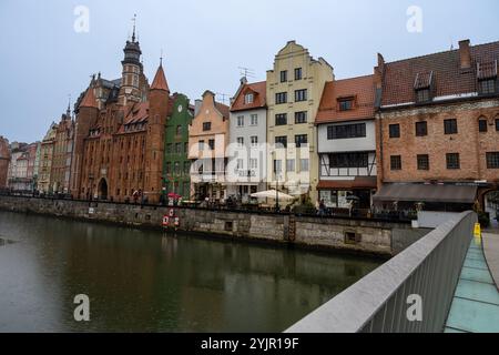 31. Dezember 2021 - Danzig, Polen: Blick auf den alten Hafen von Danzig Stockfoto