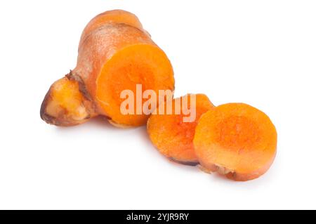 Studio-Aufnahme mit Kurkuma-Wurzel vor weißem Hintergrund Stockfoto