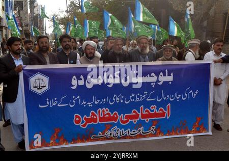 Aktivisten von Jamat-e-Islami (JI) halten am Freitag, den 15. November 2024, im Presseclub Quetta Protestdemonstrationen für die Forderung nach Frieden in Belutschistan ab. Stockfoto