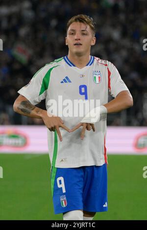 Der Italiener Mateo Retegui feiert, nachdem er am 10. Oktober 2021 im Olimpico-Stadion in Rom das Tor 2-0 beim Qualifikationsspiel der UEFA Nations League 2024/25 der Gruppe 2 erzielte. (Foto: Fabrizio Corradetti / LaPresse) Stockfoto