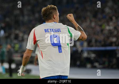 Der Italiener Mateo Retegui feiert, nachdem er am 10. Oktober 2021 im Olimpico-Stadion in Rom das Tor 2-0 beim Qualifikationsspiel der UEFA Nations League 2024/25 der Gruppe 2 erzielte. (Foto: Fabrizio Corradetti / LaPresse) Stockfoto