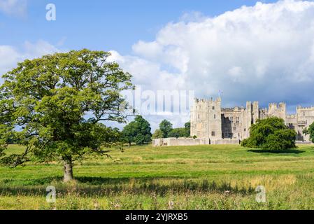 Raby Castle, eine englische Burg aus dem 14. Jahrhundert, Sitz der Familie Vane in der Nähe von Staindrop Darlington County Durham England Großbritannien GB Europa Stockfoto