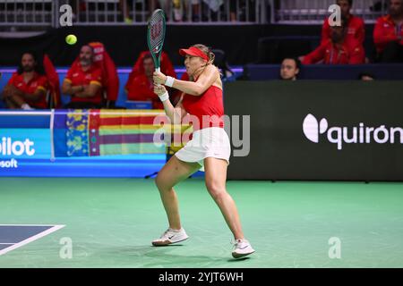 Malaga, Malaga, Spanien. November 2024. Paula Badosa aus Spanien, kehrt mit Rückhand während des Billie Jean King Cup Finals 2024 zurück – Damen Tennis (Bild: © Mathias Schulz/ZUMA Press Wire) NUR REDAKTIONELLE VERWENDUNG! Nicht für kommerzielle ZWECKE! Stockfoto