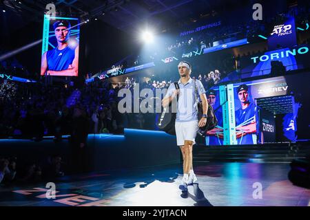 Turin, Italien. November 2024. Alexander Zverev aus Deutschland war beim Gruppenspiel der Männer gegen Carlos Alcaraz aus Spanien bei sechs vier Nitto ATP Finals 2024 in der Inalpi Arena zu sehen Stockfoto