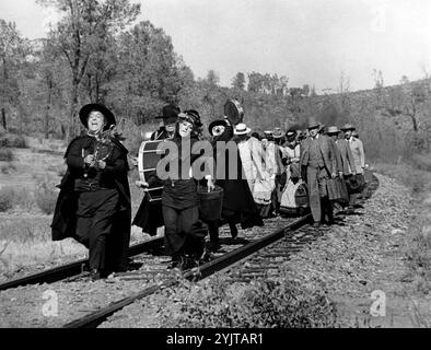 Zero Mostel, Kim Novak, am Set des Westernfilms The Great Bank Robbery, Warner Bros.-Seven Arts, 1969 Stockfoto