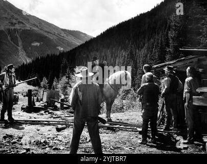 Robert Stack (on Horse), am Set des Westernfilms „Great Day in the Morning“, RKO Radio Pictures, 1956 Stockfoto