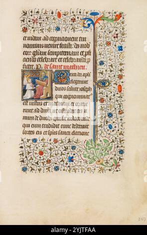 Matthäus sitzt; Buch der Stunden, ca. 1440-1450. Ein Engel hält Matthäus Tintenfass, während er sein Evangelium schreibt. Stockfoto