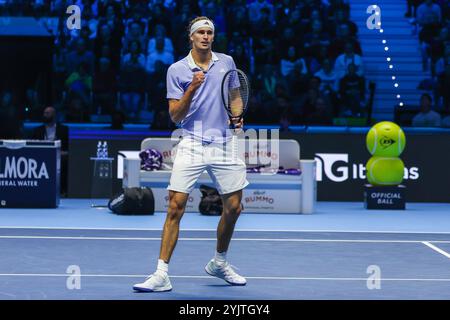 Turin, Italien. November 2024. Alexander Zverev aus Deutschland feiert beim Gruppenspiel der Männer gegen Carlos Alcaraz aus Spanien bei sechs vier Nitto ATP Finals 2024 in der Inalpi Arena (Foto: Fabrizio Carabelli/SOPA Images/SIPA USA) Credit: SIPA USA/Alamy Live News Stockfoto