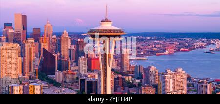 Luftlinie Seattle Space Needle und Skyline Stockfoto