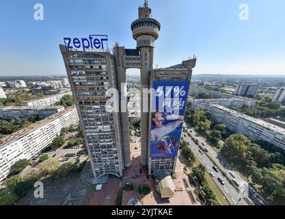 Das Westtor von Belgrad, der Brutalistische Wolkenkratzer Tower, das Architekturerbe Western Block. Luftfahrt von Belgrad, Serbien Stockfoto
