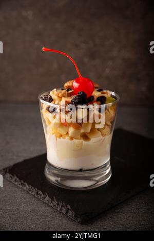 Mexikanischer Weihnachtsapfelsalat. In Mexiko heißt sie Ensalada de Manzana. Der Apfelsalat ist ein einfaches und schnelles Rezept, es ist ein Gericht, das nicht mi sein kann Stockfoto