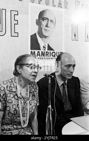 Das argentinische Militär, Politiker und Journalist Francisco Manrique während des Auftaktes seines Präsidentschaftswahlkampfes in Buenos Aires, Argentinien, 10. Januar 1973. Stockfoto