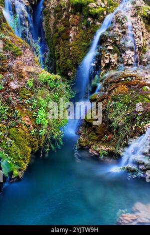 Wasserfall. Orbaneja del Castillo. Valle de Sedano. Provinz Burgos. Castilla y Leon. Spanien. Stockfoto