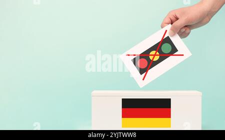 Neuwahl in Deutschland, Ende der Ampelkoalition, Wahlurne, politische Entscheidung, deutsche Flagge Stockfoto