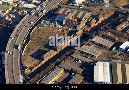 Aus der Vogelperspektive der Smethwick Glass Works of Chance Brothers in West Midlands mit M5 Autobahn und Spon Lane und Hartley Bridge 2003 Stockfoto