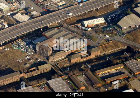 Aus der Vogelperspektive der Smethwick Glass Works of Chance Brothers in West Midlands mit M5 Autobahn und Spon Lane und Hartley Bridge 2003 Stockfoto