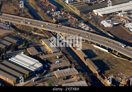 Aus der Vogelperspektive der Smethwick Glass Works of Chance Brothers in West Midlands mit M5 Autobahn und Spon Lane und Hartley Bridge 2003 Stockfoto