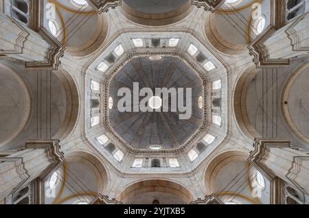 PAVIA, ITALIEN - 8. SEPTEMBER 2024: Die Kathedrale - Santo Stefano Protomartire e Santa Maria Assunta Stockfoto