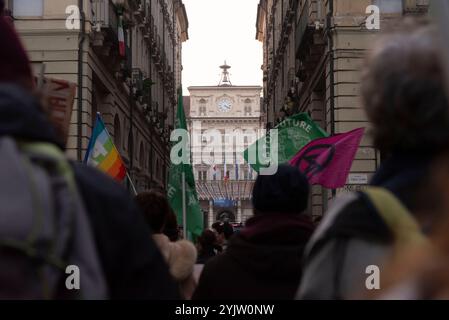 Torino, Italien. November 2024. Manifestazione COP29 Anni di Promesse ora fermate la crisi climatica. Torino, Italia - Venerdi 15 Novembre 2024 - Matteo SECCI/ Credit: LaPresse/Alamy Live News Stockfoto