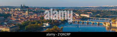 Prager Herbstfarben Panorama Fluss Karlsbrücke Burg Altstadt Stockfoto