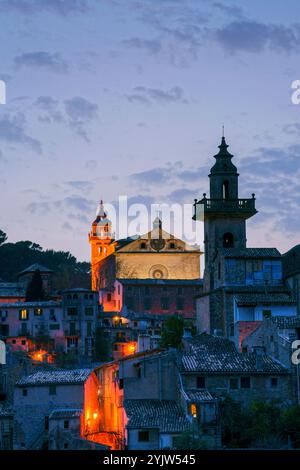 Cartuja de Valldemossa, 15. Bis 18. Jahrhundert und Glockenturm der Kirche San Bartolome 13. Jahrhundert, Dorf Valldemossa, Sierra de Tramun Stockfoto