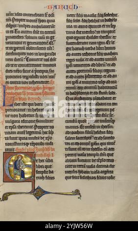 Initial E: Baruch; Marquette Bible, um 1270. Weitere Informationen: Baruch erscheint in einem ersten E, dem ersten Buchstaben des Buches seiner Prophezeiungen in dieser großen Bibel. Der anonyme Illuminator schilderte die Schrift des Propheten, ähnlich wie ein mittelalterlicher Schriftgelehrter gearbeitet haben könnte. Mit dem Bleimesser in seiner linken Hand hält er das Pergament auf einer schrägen Oberfläche und schreibt mit dem Federstift in seiner rechten Hand. Der Halo kennzeichnet den Propheten als heiligen Mann, und der goldene Hintergrund verleiht der Szene eine spirituelle Qualität. Stockfoto