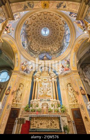 PAVIA, ITALIEN - 8. SEPTEMBER 2024: Die Seitenkapelle in der Kirche Chiesa di Santa Maria di Canepanova mit dem Altar von Tommaso Orsolino (1587–1675). Stockfoto