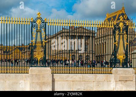 Vor den Toren des Schlosses von Versailles, Frankreich Stockfoto