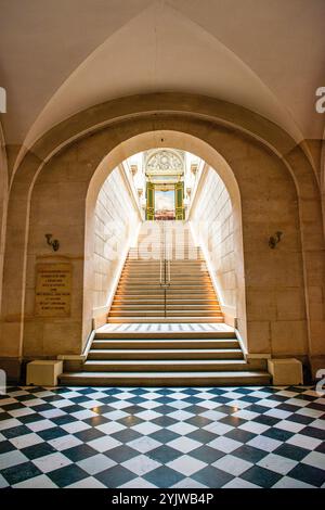 Die Fußgängerwege im Erdgeschoss des Schlosses von Versailles, Frankreich Stockfoto