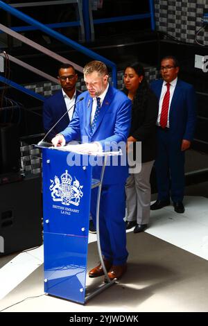 El Alto, BOLIVIEN; 15. November 2024: Der britische Botschafter in Bolivien, Richard Porter, hält eine Rede auf einer Veranstaltung, die von der britischen Botschaft anlässlich des Geburtstags von König Karl III. Organisiert wurde. Die Veranstaltung sollte auch die kulturellen Beziehungen und den Handel zwischen Bolivien und Großbritannien fördern. Stockfoto