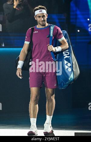 Inalpi Arena, Turin, Italien. November 2024. Nitto ATP Finals 2024 Tag 6; Casper Ruud aus Norwegen kommt zu seinem Spiel gegen Andrey Rublev Credit: Action Plus Sports/Alamy Live News Stockfoto