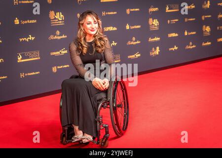 30. Verleihung der Goldenen Henne in Leipzig. Der MDR Mitteldeutsche Rundfunk produziert in Zusammenarbeit mit Super Illu den größten Publikumspreis in Ostddeutschland. Hier die ehemalige Bahnrad Weltmeisterin Kristina Vogel Goldene Henne 2024 *** 30 Goldene Henne Verleihung in Leipzig MDR Mitteldeutscher Rundfunk vergibt in Zusammenarbeit mit Super Illu HERE ehemalige Leichtathletik-Weltmeisterin Kristina Vogel Goldene Henne 2024 den größten Publikumspreis in Ostdeutschland Stockfoto