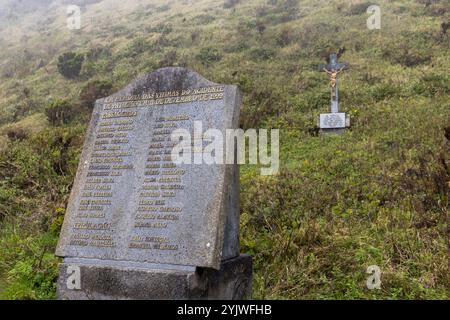 Der Pico da Esperanca Planalto Central in Sao Jorge, Azoren, ist eine fantastische Vulkanlandschaft mit Kraterseen und caldeiras. Stockfoto