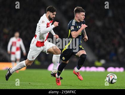 Glasgow, Großbritannien. November 2024. Joško Gvardiol aus Kroatien und Ben Doak aus Schottland während des Spiels der UEFA Nations League im Hampden Park, Glasgow. Der Bildnachweis sollte lauten: Neil Hanna/Sportimage Credit: Sportimage Ltd/Alamy Live News Stockfoto