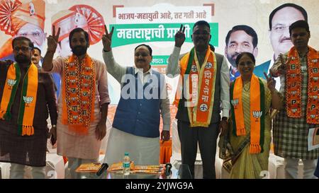 Mumbai, Indien. November 2024. MUMBAI, INDIEN - 15. NOVEMBER: BJP-Nationalpräsident und Gewerkschaftsminister Jagat Prakash Nadda sprach zu einem Treffen von BJP-Arbeitern in M.H. Vidyalaya Hall, um für die Kandidaten der BJP und Mahayuti für die Maharashtra-Wahlen am 15. November 2024 in Thane, Indien, zu werben. (Foto: Praful Gangurde/Hindustan Times/SIPA USA) Credit: SIPA USA/Alamy Live News Stockfoto