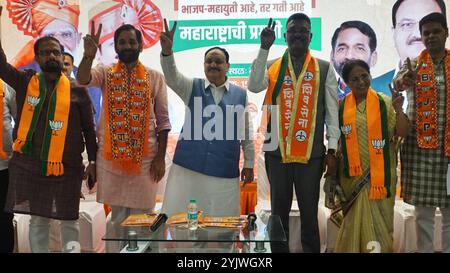 Mumbai, Indien. November 2024. MUMBAI, INDIEN - 15. NOVEMBER: BJP-Nationalpräsident und Gewerkschaftsminister Jagat Prakash Nadda sprach zu einem Treffen von BJP-Arbeitern in M.H. Vidyalaya Hall, um für die Kandidaten der BJP und Mahayuti für die Maharashtra-Wahlen am 15. November 2024 in Thane, Indien, zu werben. (Foto: Praful Gangurde/Hindustan Times/SIPA USA) Credit: SIPA USA/Alamy Live News Stockfoto