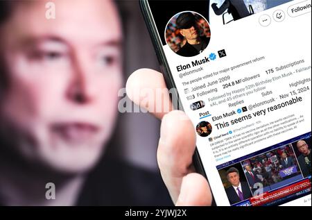 Ukraine. Poltava. November 2024 . Elon Musk profilt Twitter auf einem Smartphone-Bildschirm. Neuer Tweet mit Text. Stockfoto