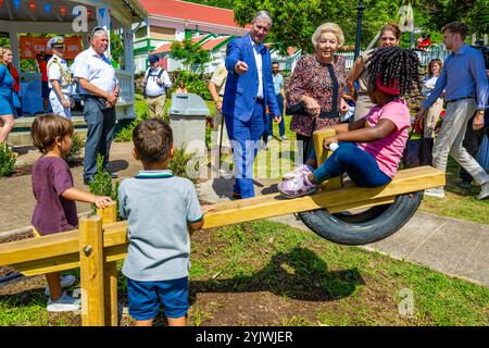 The Bottom, Niederlande, 2024 2011-11-15 11:37:51 SABA, 15-11-2024, Königin Wilhelminapark Prinzessin Beatrix besucht Sint Maarten und Saba. Der Besuch konzentriert sich auf die Arbeit der niederländischen Karibischen Naturallianz (DCNA) und soziale Initiativen auf den Inseln. FOTO: NLBeeldIn dem Foto: Besuch im Queen Wilhelminapark - Jantje Beton Credit: NL Beeld / Patrick van EMST Stockfoto