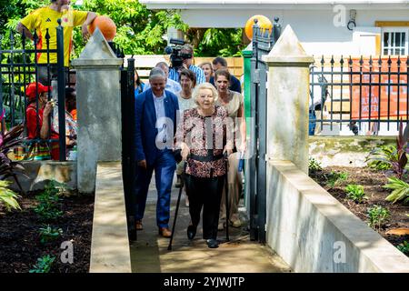 The Bottom, Niederlande, 2024 2011-11-15 11:26:03 SABA, 15-11-2024, Königin Wilhelminapark Prinzessin Beatrix besucht Sint Maarten und Saba. Der Besuch konzentriert sich auf die Arbeit der niederländischen Karibischen Naturallianz (DCNA) und soziale Initiativen auf den Inseln. FOTO: NLBeeldIn dem Foto: Besuch im Queen Wilhelminapark - Jantje Beton Credit: NL Beeld / Patrick van EMST Stockfoto